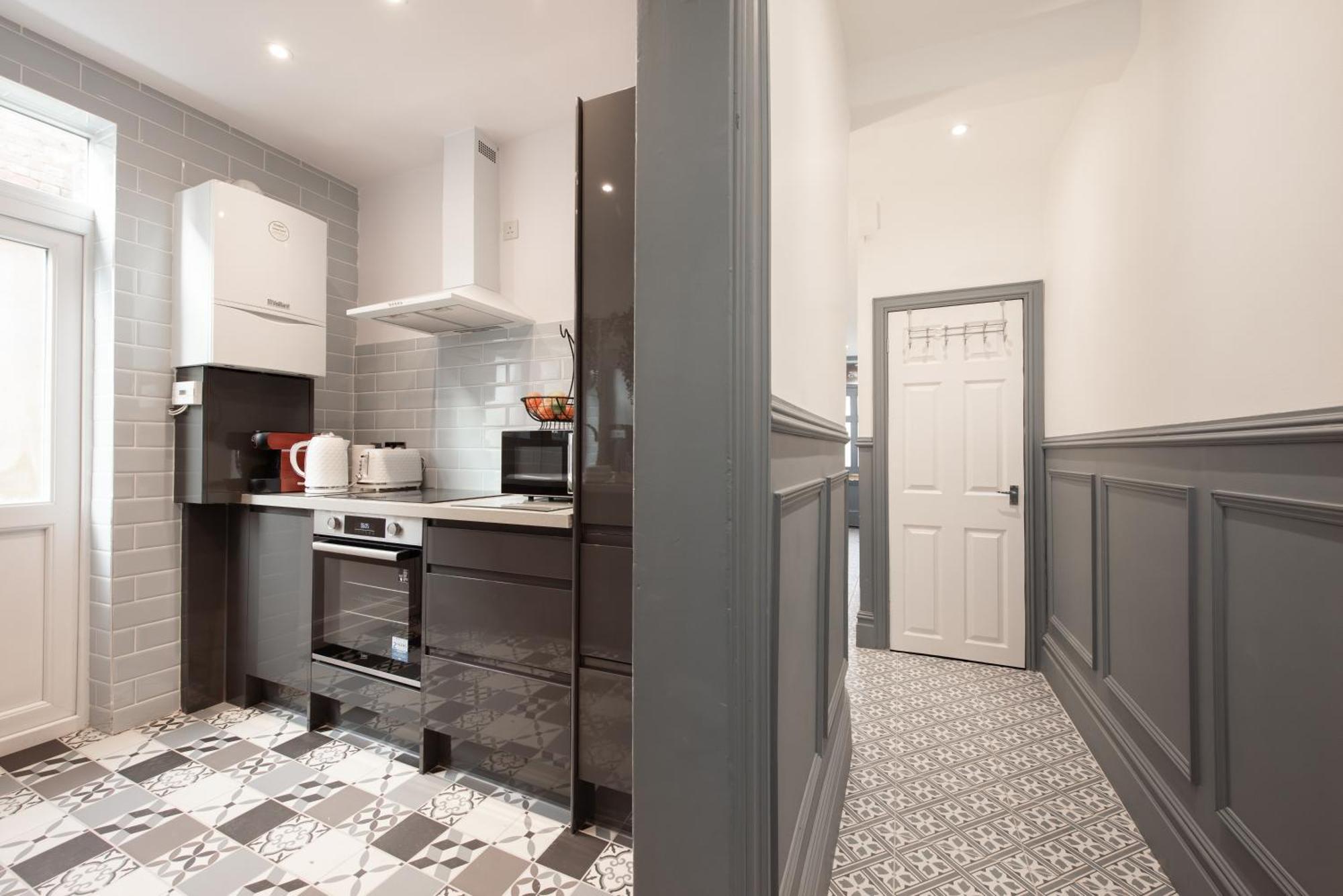 Victorian 2Br Apartment, King Beds, Fast Wifi, Near Shops, Cafes & Transport, E17 London Exterior photo