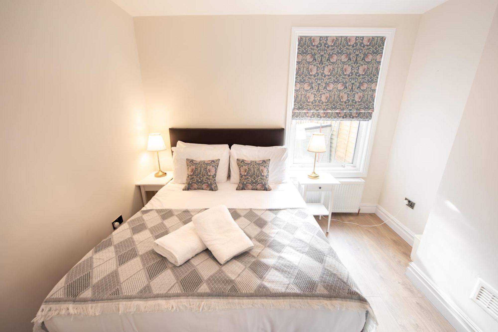 Victorian 2Br Apartment, King Beds, Fast Wifi, Near Shops, Cafes & Transport, E17 London Exterior photo